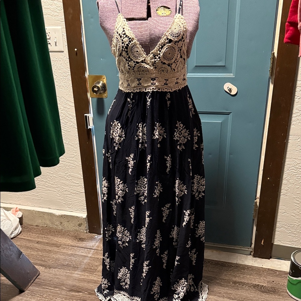 Chic Black and Cream Lace Maxi Dress